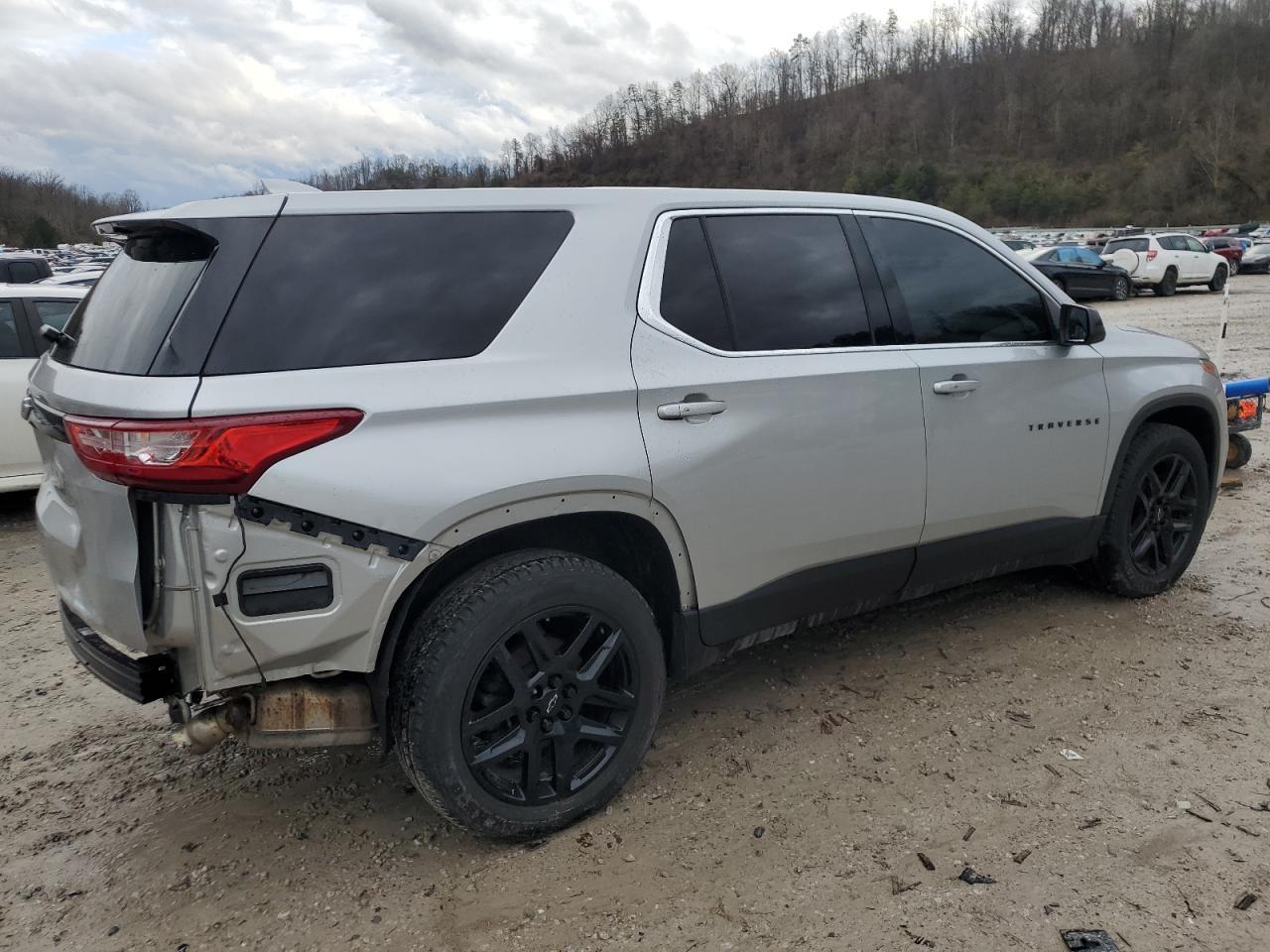 2021 CHEVROLET TRAVERSE L - Фото 3