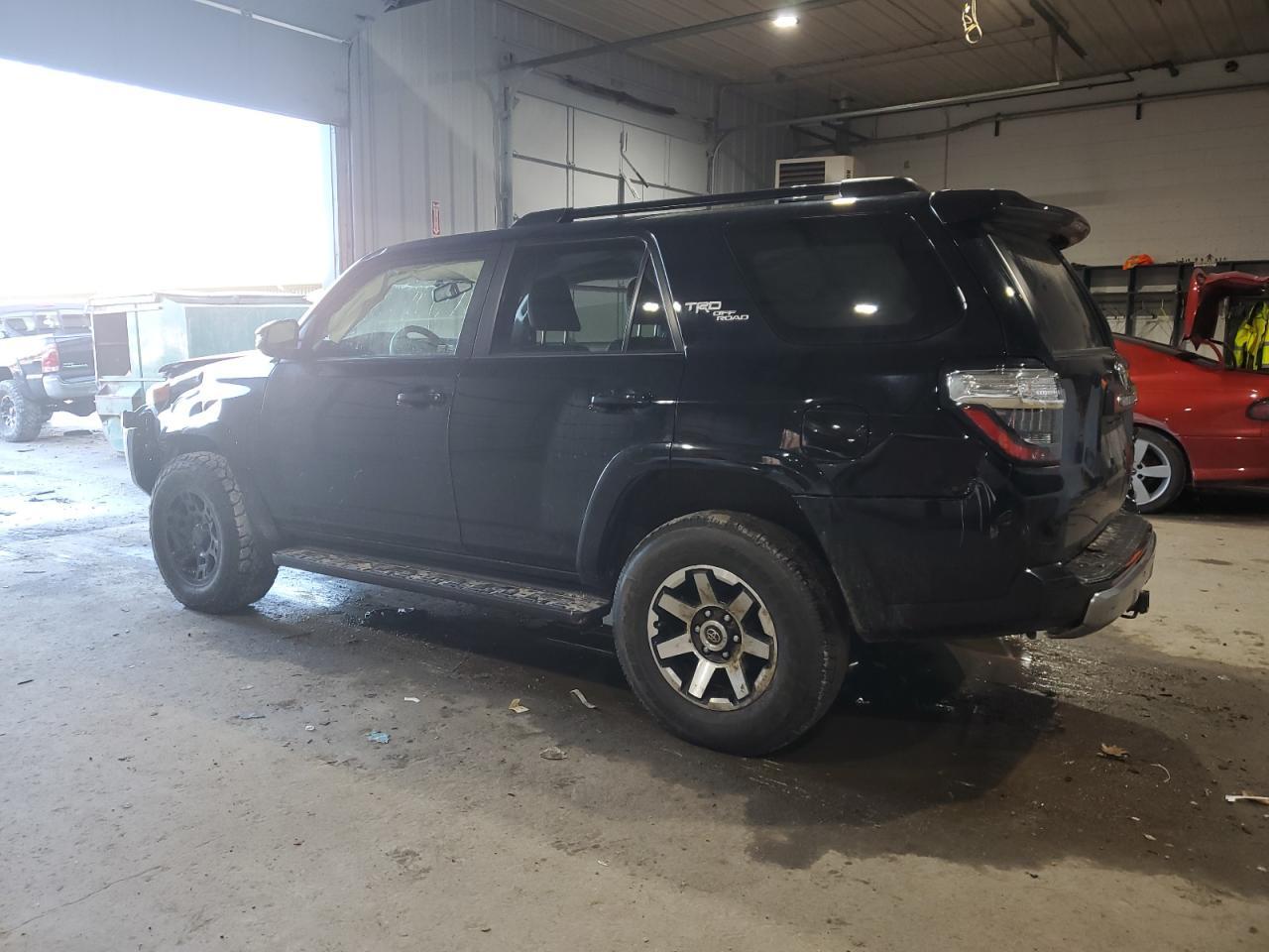 2019 TOYOTA 4RUNNER SR - Фото 2