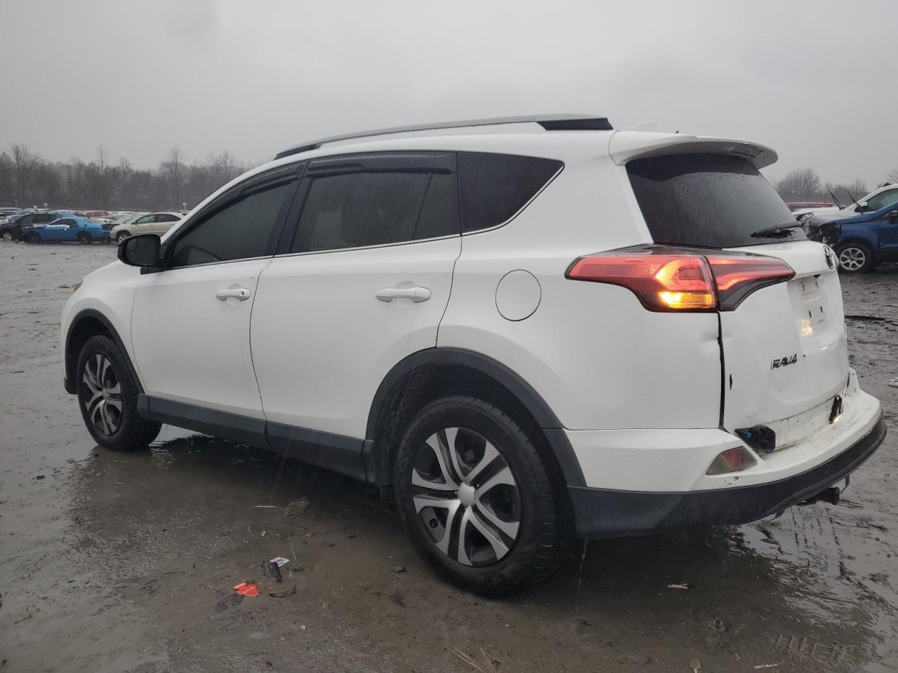2017 TOYOTA RAV4 LE - Фото 2