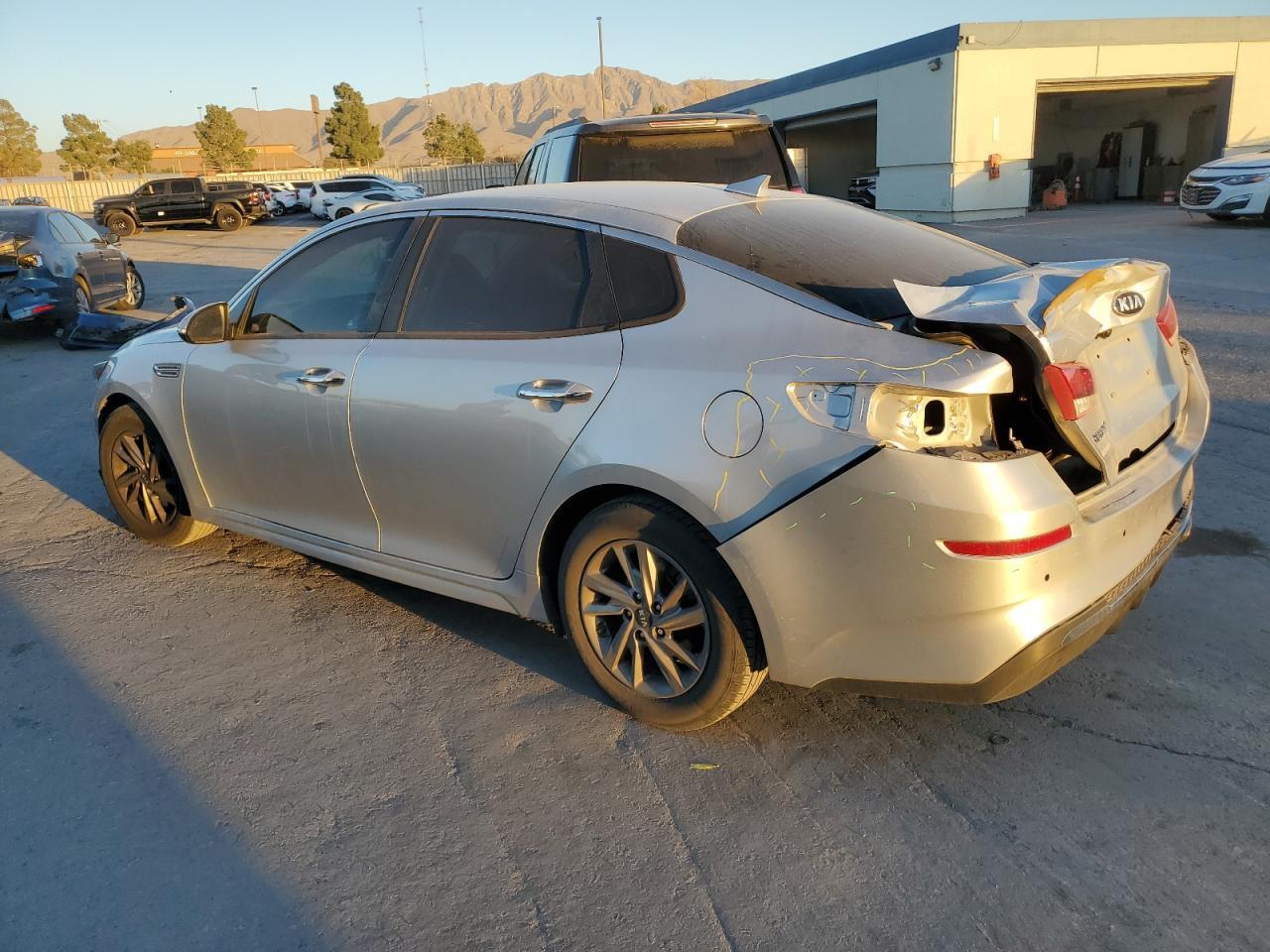 2019 KIA OPTIMA LX - Фото 2