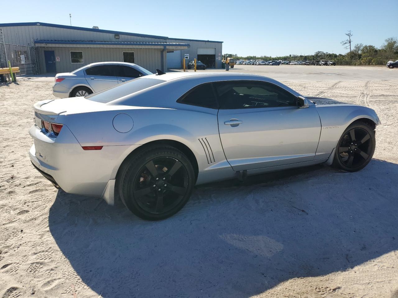 2011 CHEVROLET CAMARO LT - Image 3