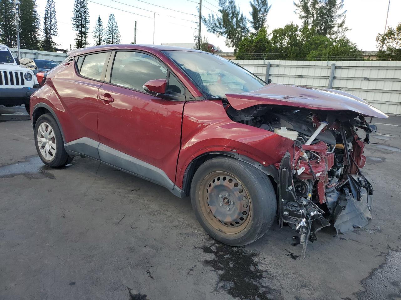 2019 TOYOTA C-HR XLE - Image 4