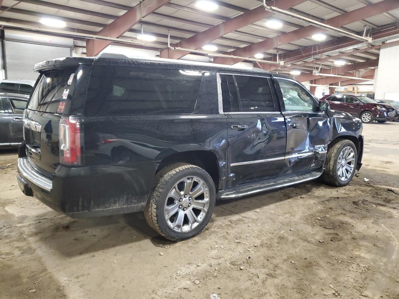 2016 GMC YUKON XL D - Фото 3