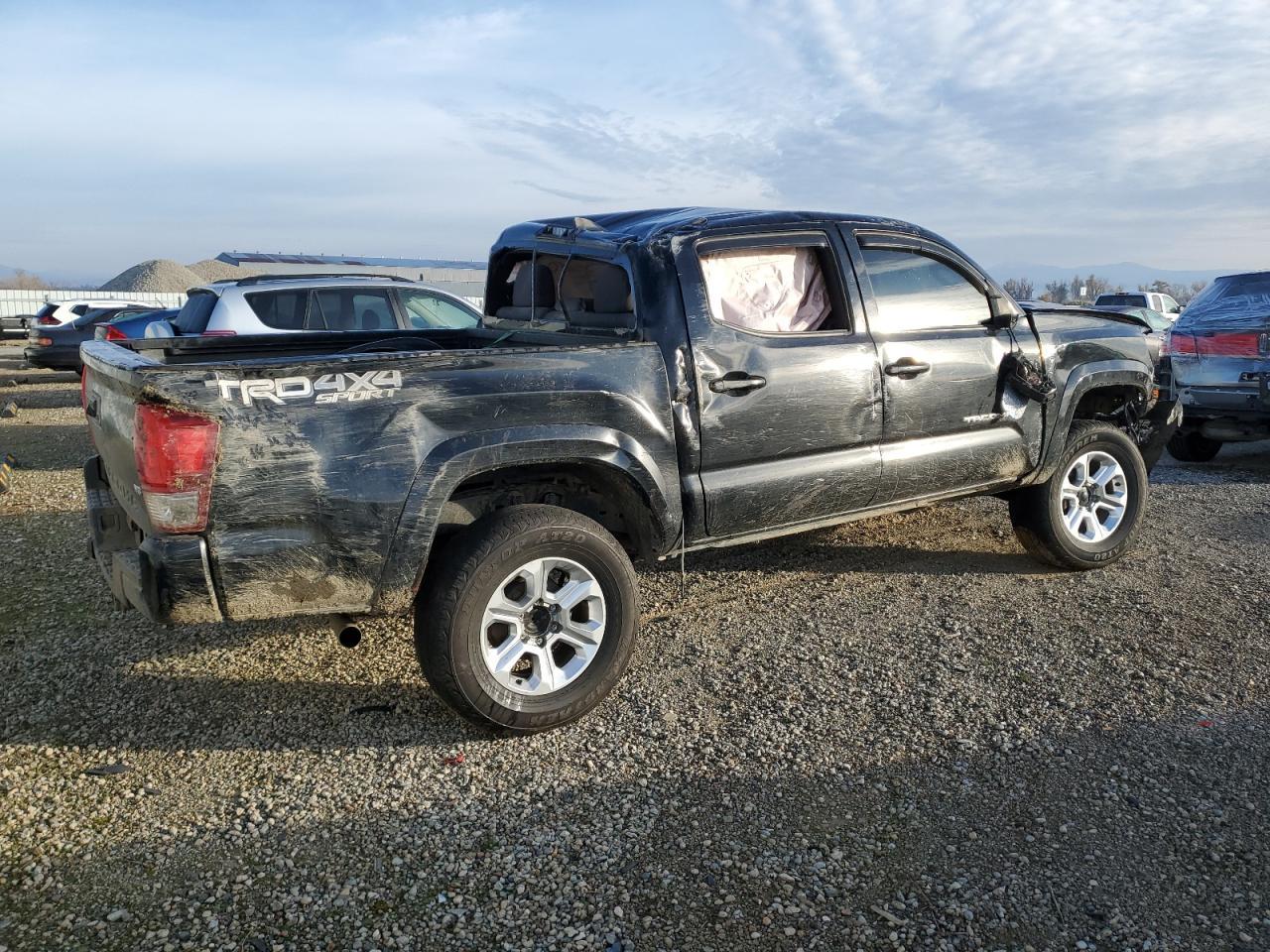 2017 TOYOTA TACOMA DOU - Фото 3
