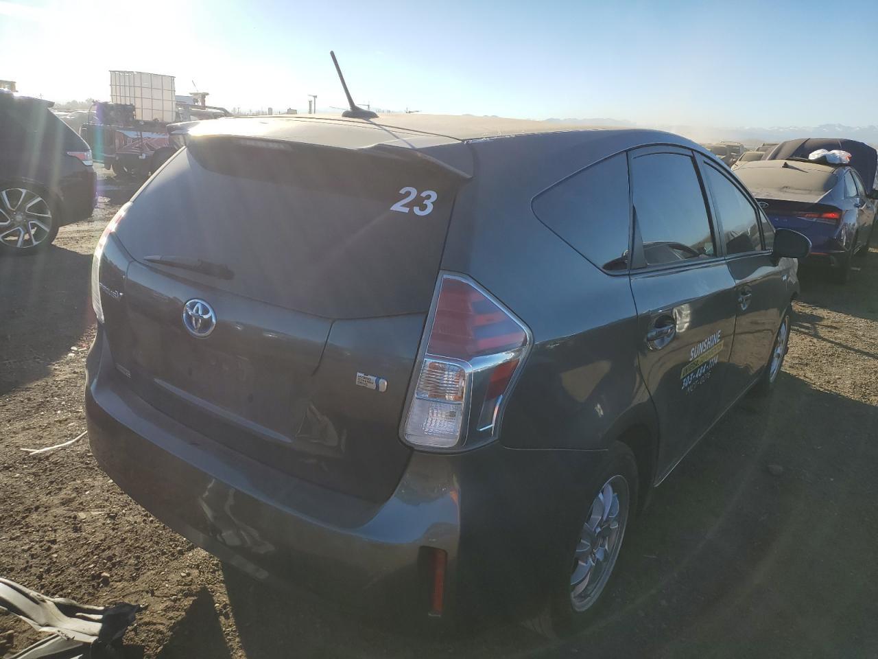 2015 TOYOTA PRIUS V - Фото 3