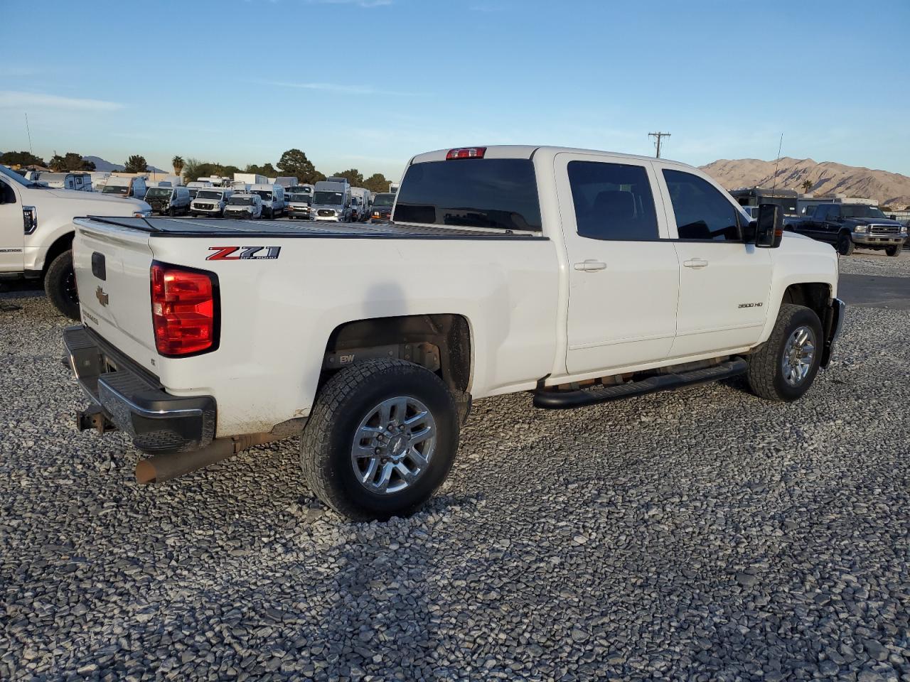 2018 CHEVROLET SILVERADO - Image 3
