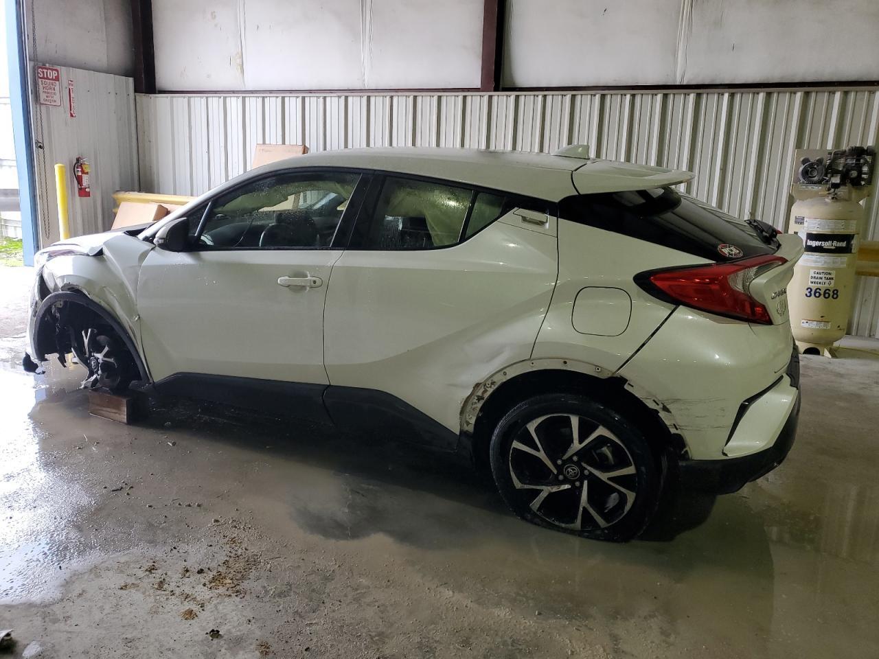 2019 TOYOTA C-HR XLE - Фото 2