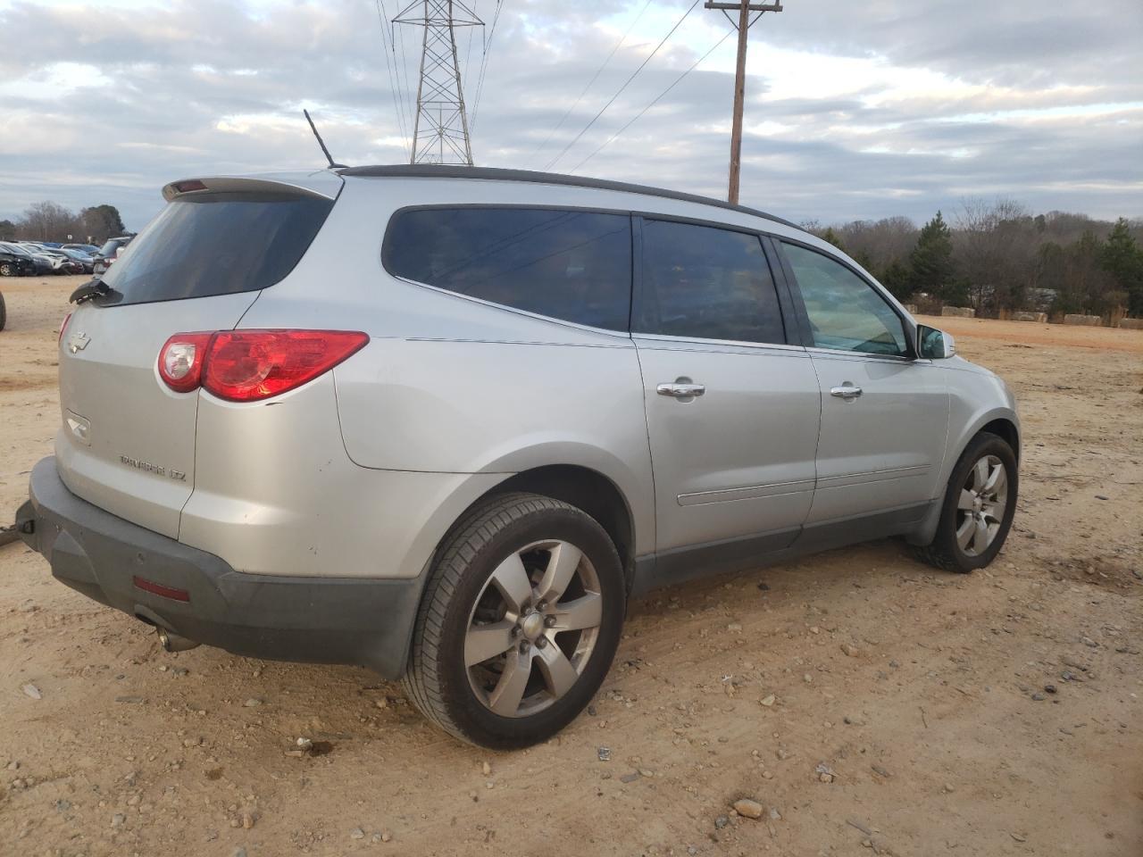 2012 CHEVROLET TRAVERSE L - Image 3