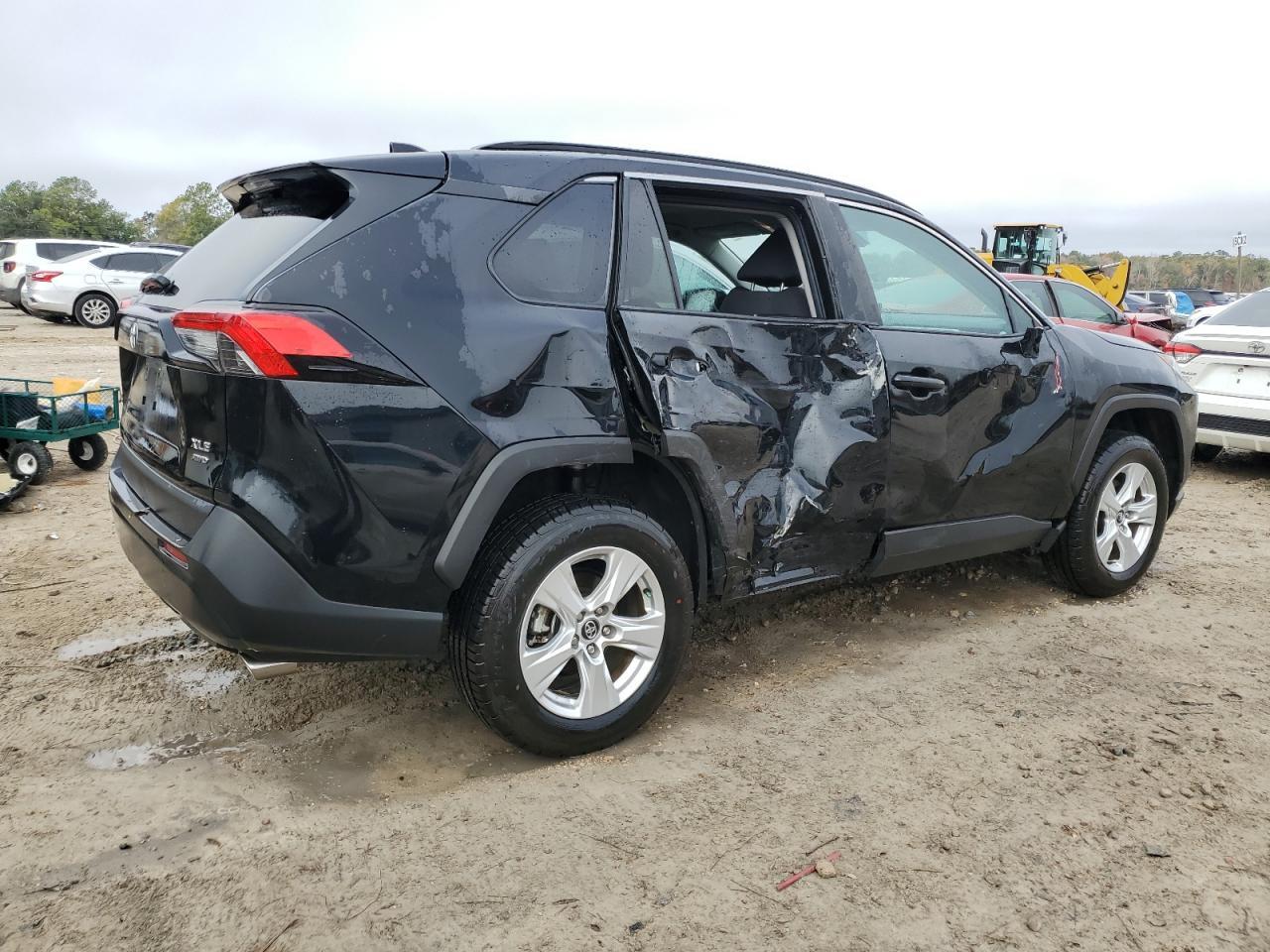 2020 TOYOTA RAV4 XLE - Фото 3