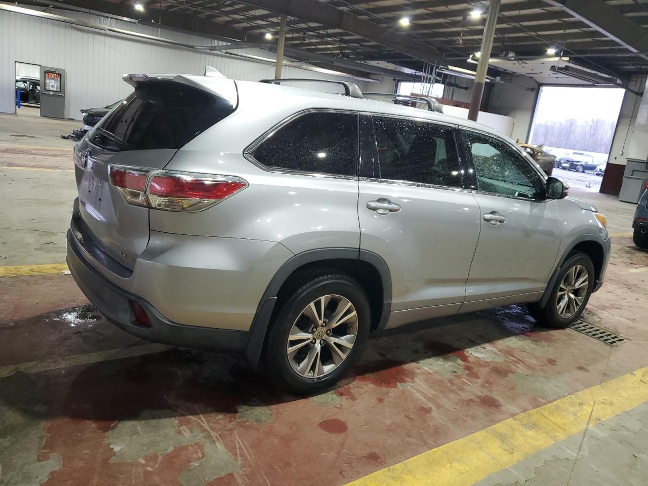 2015 TOYOTA HIGHLANDER - Image 3
