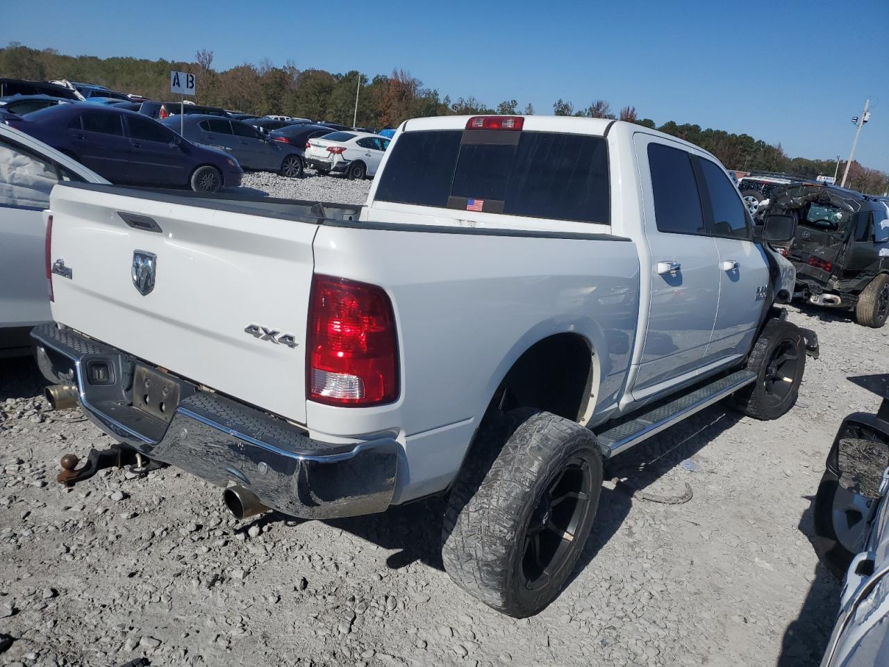 2017 RAM 1500 SLT - Image 3