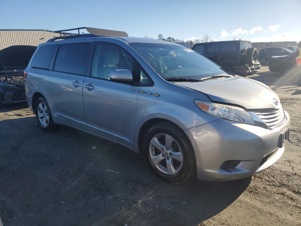 2015 TOYOTA SIENNA LE - Фото 4
