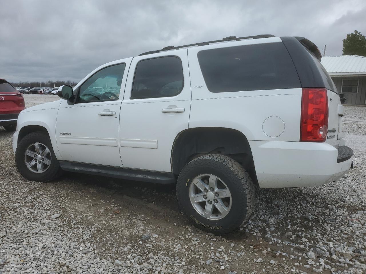 2012 GMC YUKON SLT - Image 2