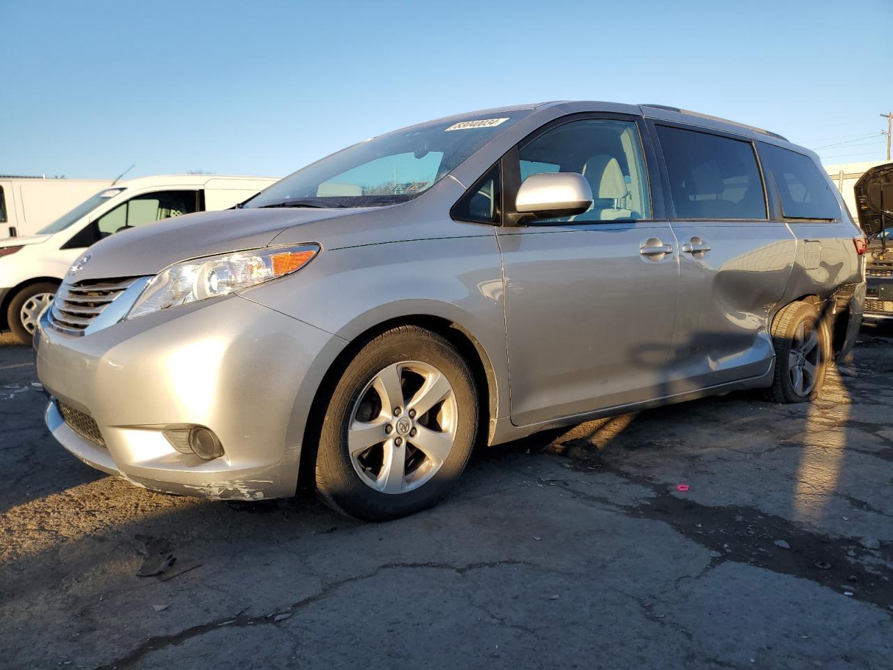 2015 TOYOTA SIENNA LE