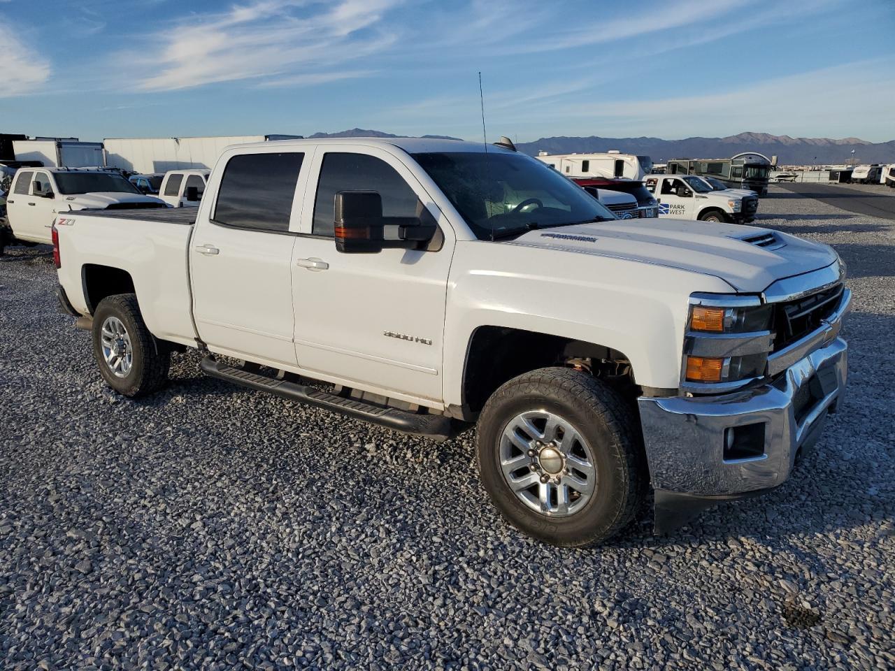 2018 CHEVROLET SILVERADO - Image 4