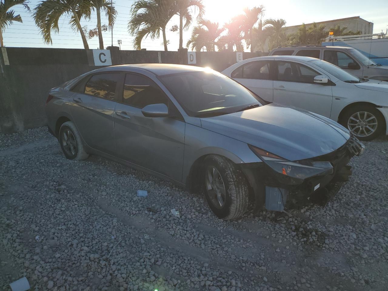 2023 HYUNDAI ELANTRA SE - Image 4