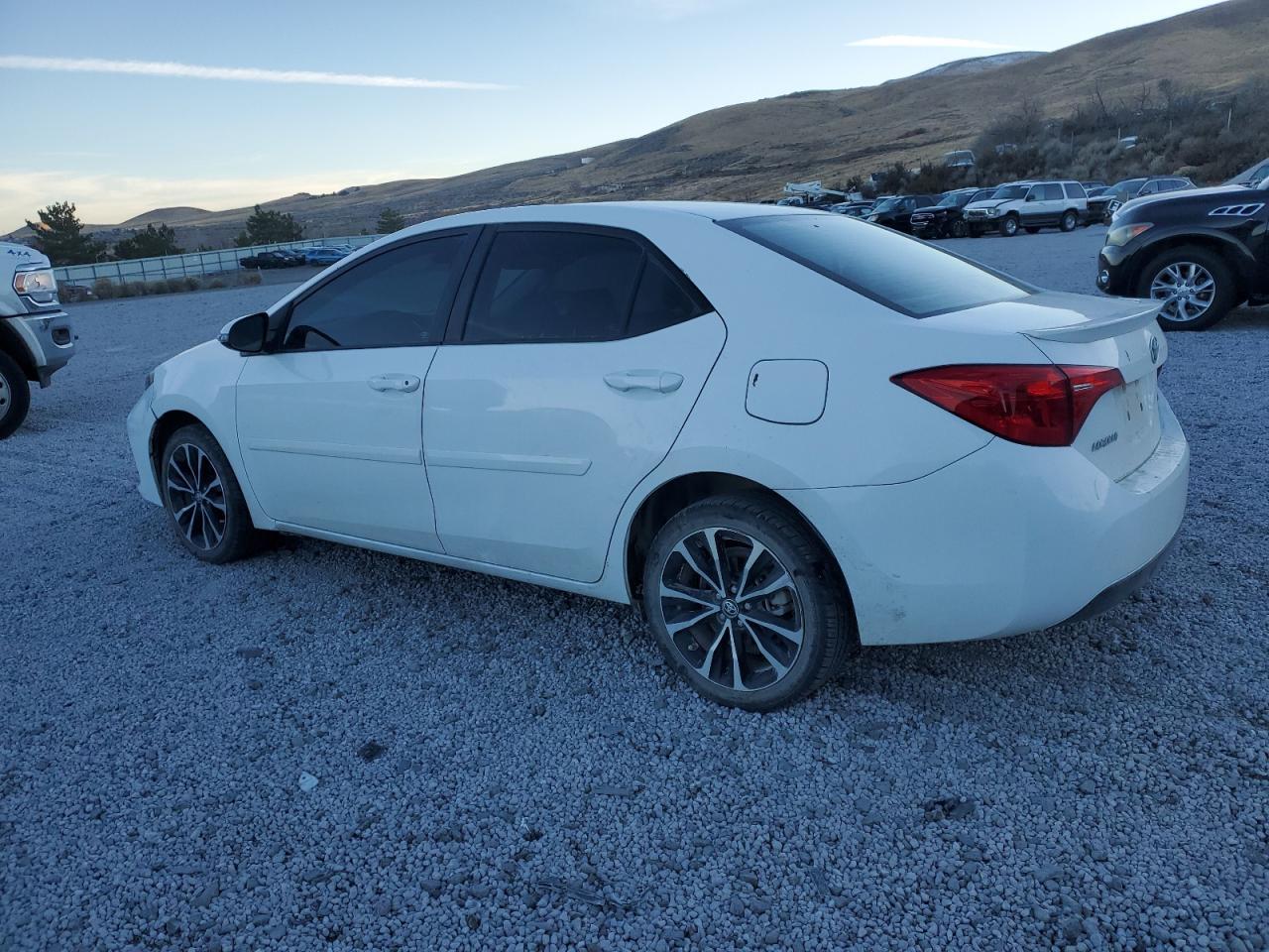 2018 TOYOTA COROLLA L - Фото 2