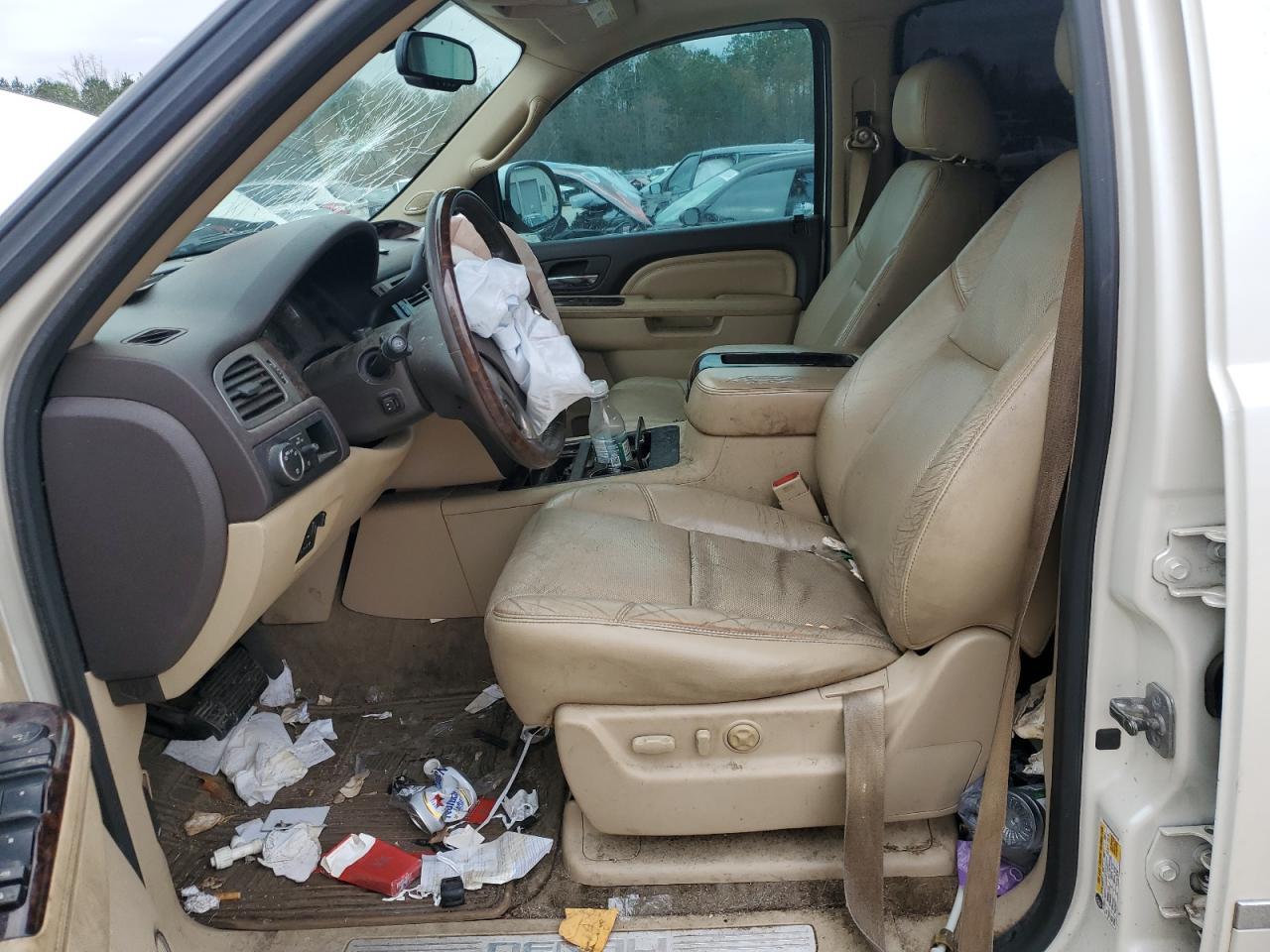 2012 GMC YUKON XL D - Image 7