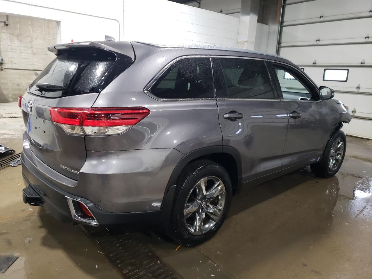 2019 TOYOTA HIGHLANDER - Image 3