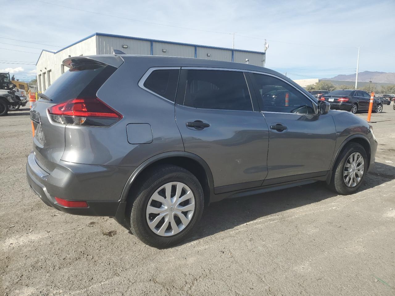 2018 NISSAN ROGUE S - Фото 3