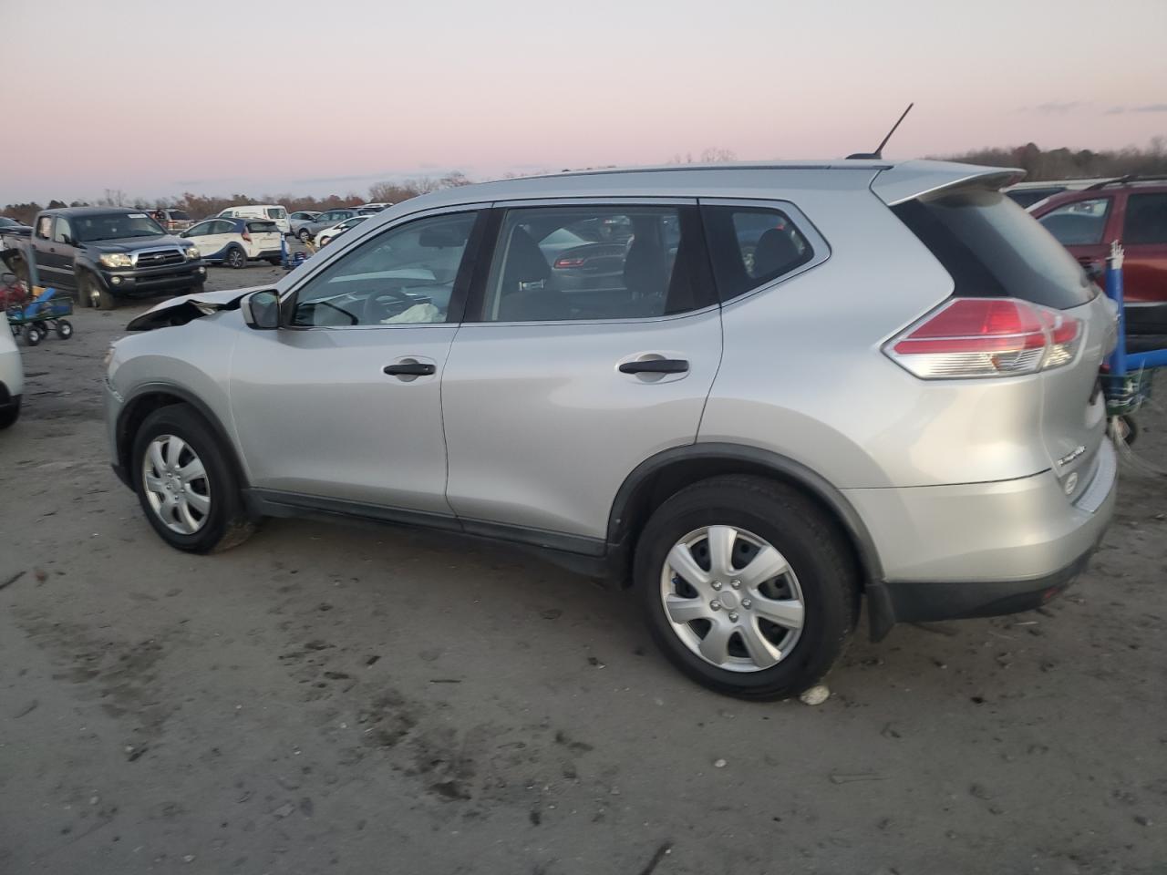 2016 NISSAN ROGUE S - Фото 2