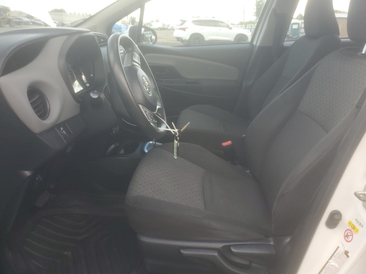 2017 TOYOTA YARIS L - Фото 7