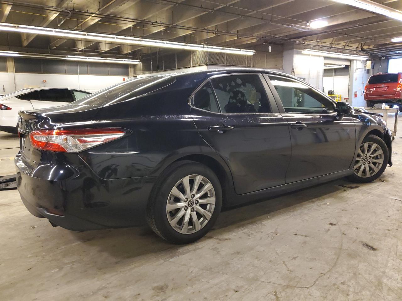 2018 TOYOTA CAMRY L - Фото 3