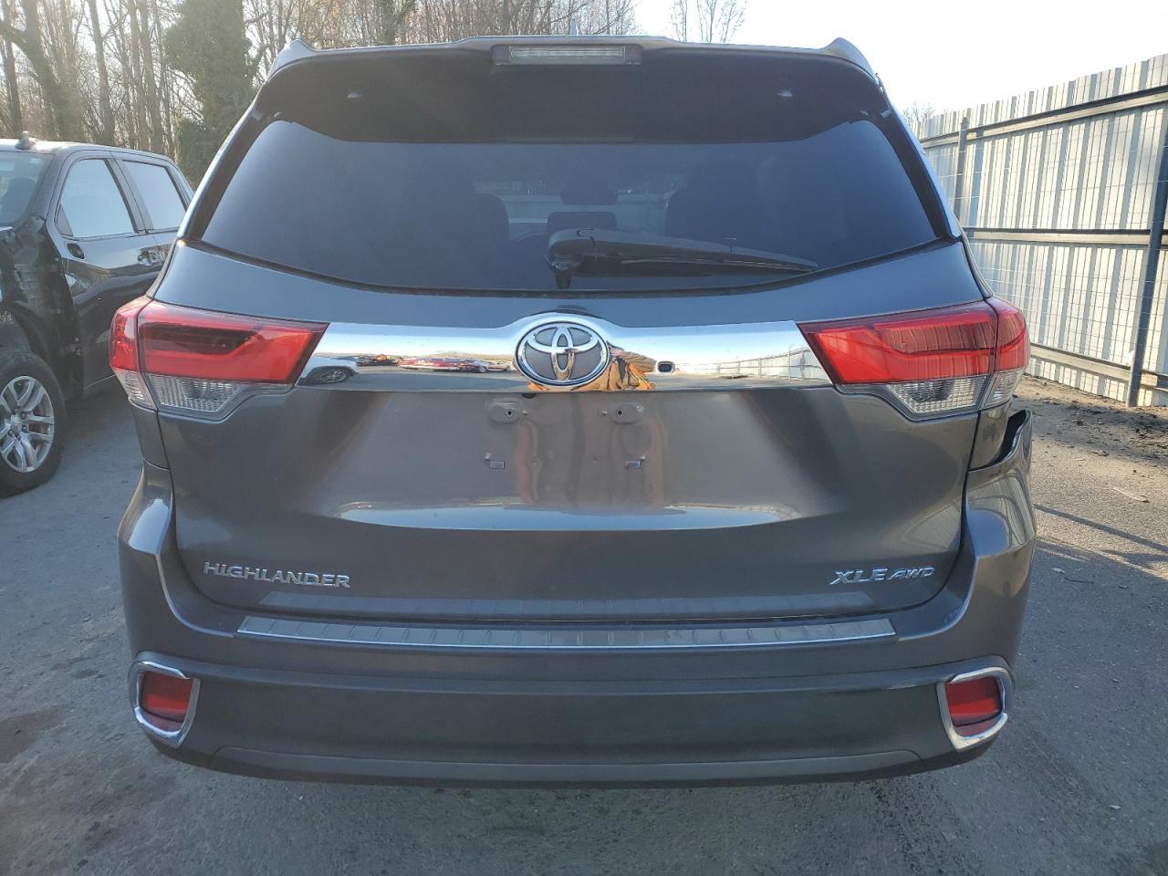2018 TOYOTA HIGHLANDER - Image 6