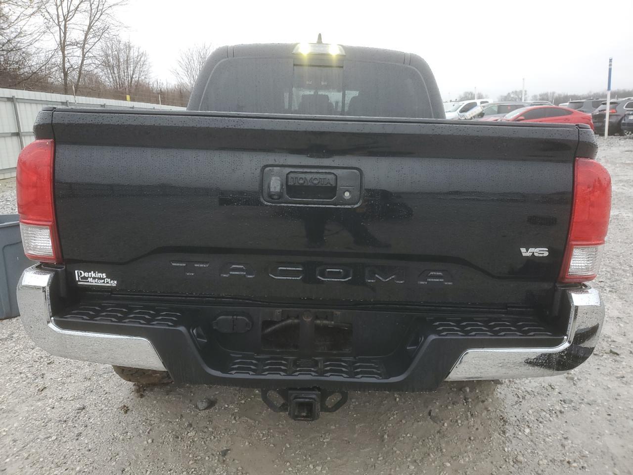2017 TOYOTA TACOMA DOU - Фото 6