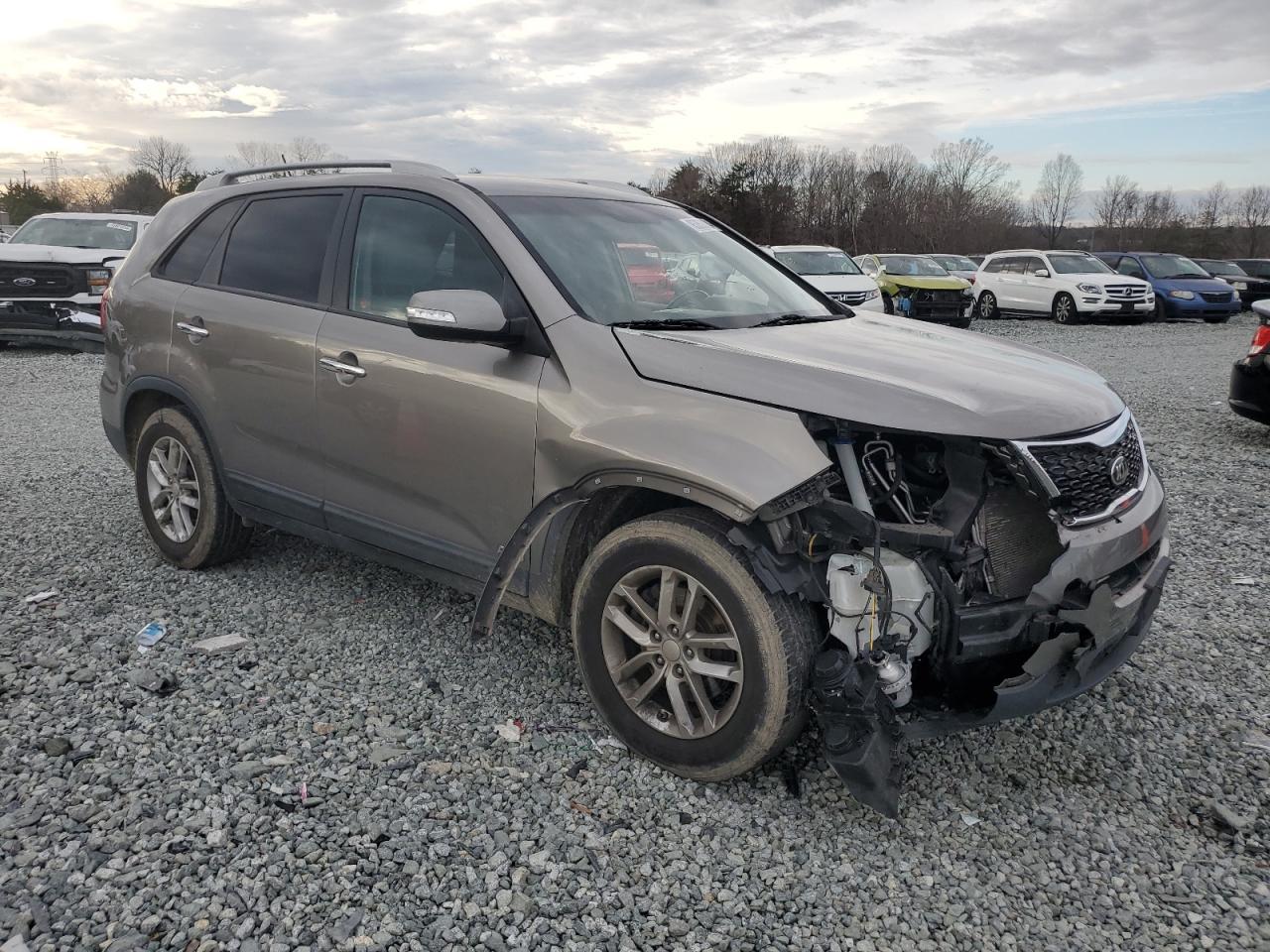 2015 KIA SORENTO LX - Image 4