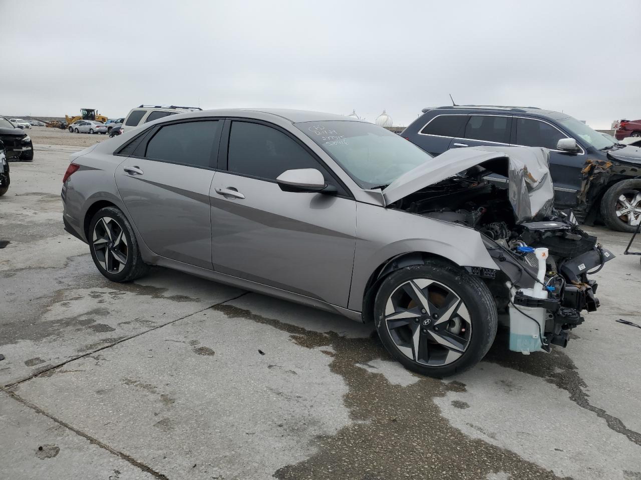 2023 HYUNDAI ELANTRA SE - Фото 4