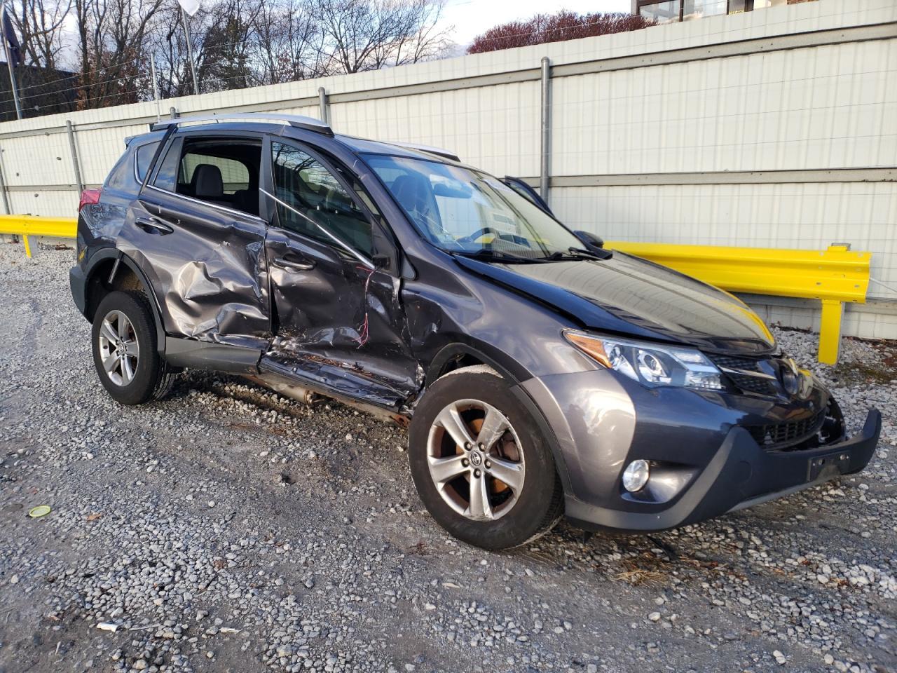 2015 TOYOTA RAV4 XLE - Image 4