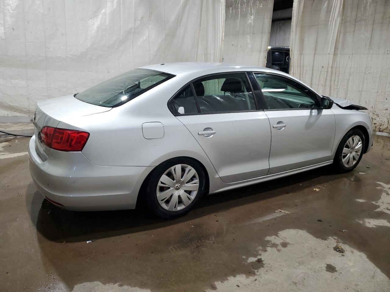 2013 VOLKSWAGEN JETTA BASE - Image 3