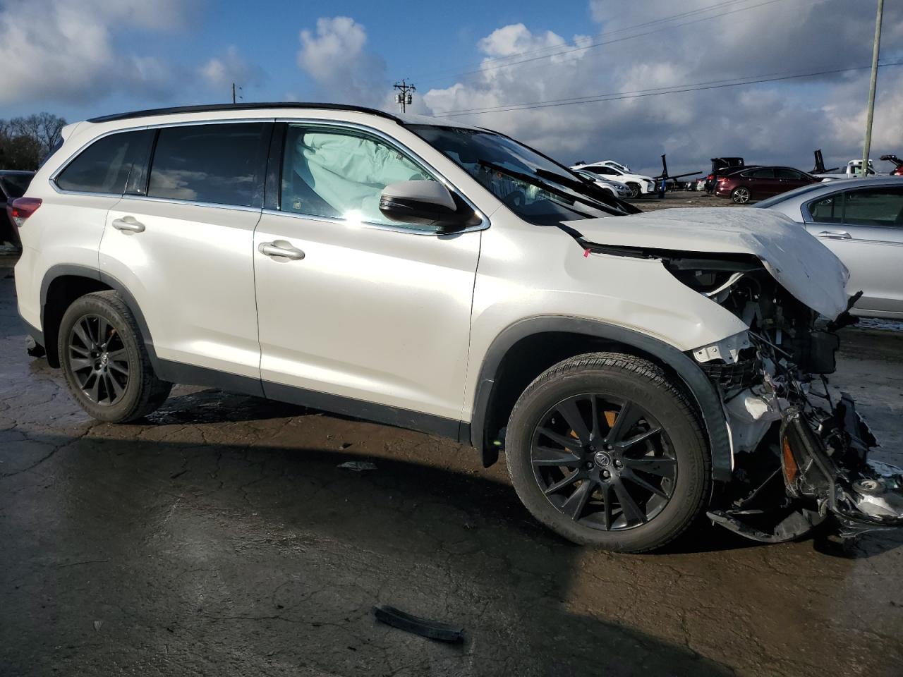 2019 TOYOTA HIGHLANDER - Image 4