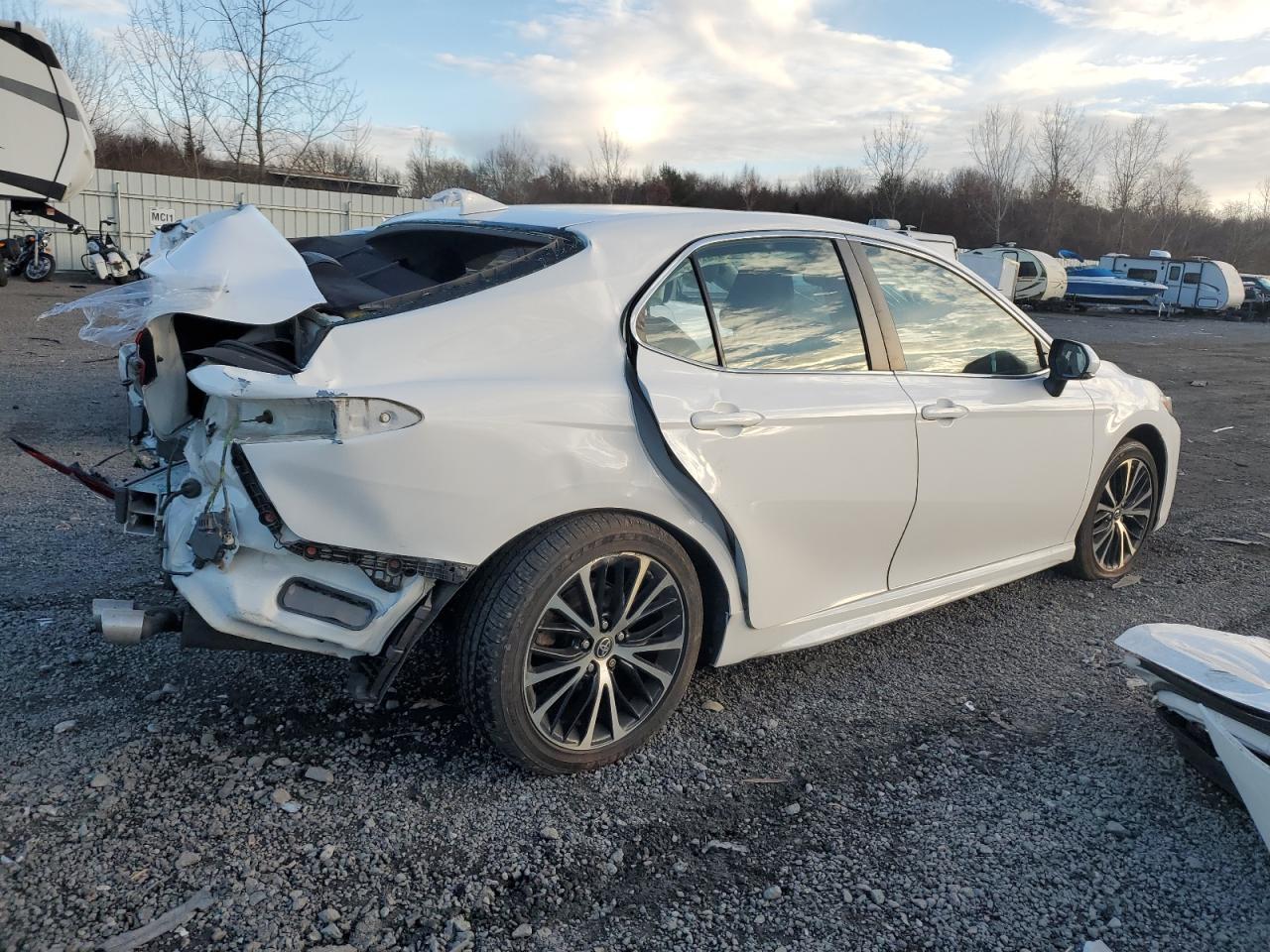 2018 TOYOTA CAMRY L - Фото 3