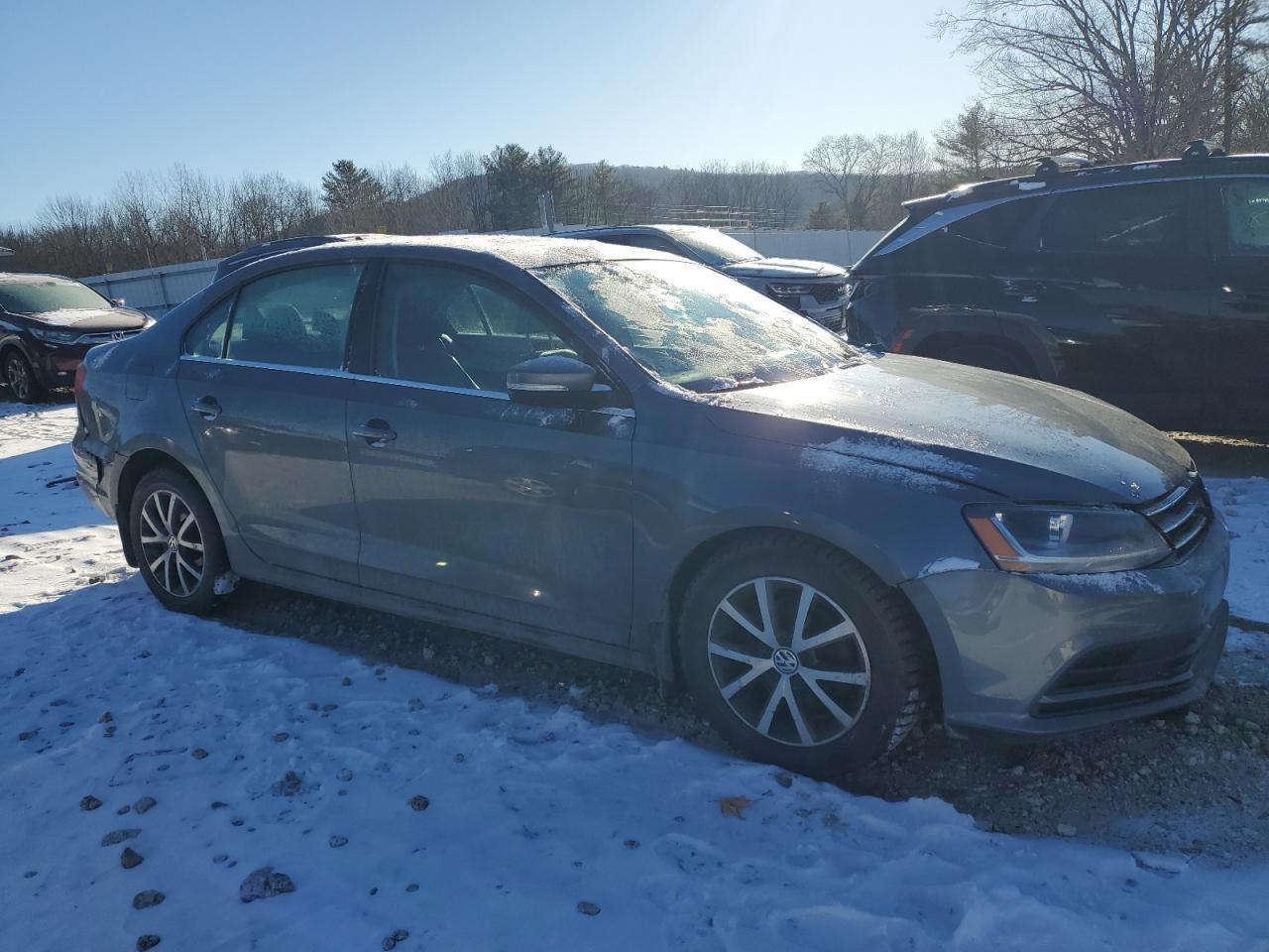 2017 VOLKSWAGEN JETTA SE - Image 4