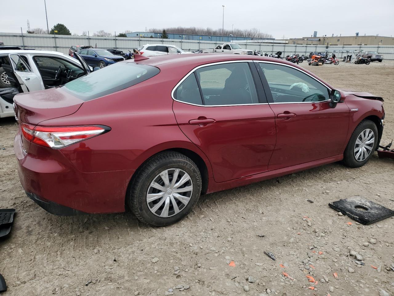 2020 TOYOTA CAMRY LE - Фото 3