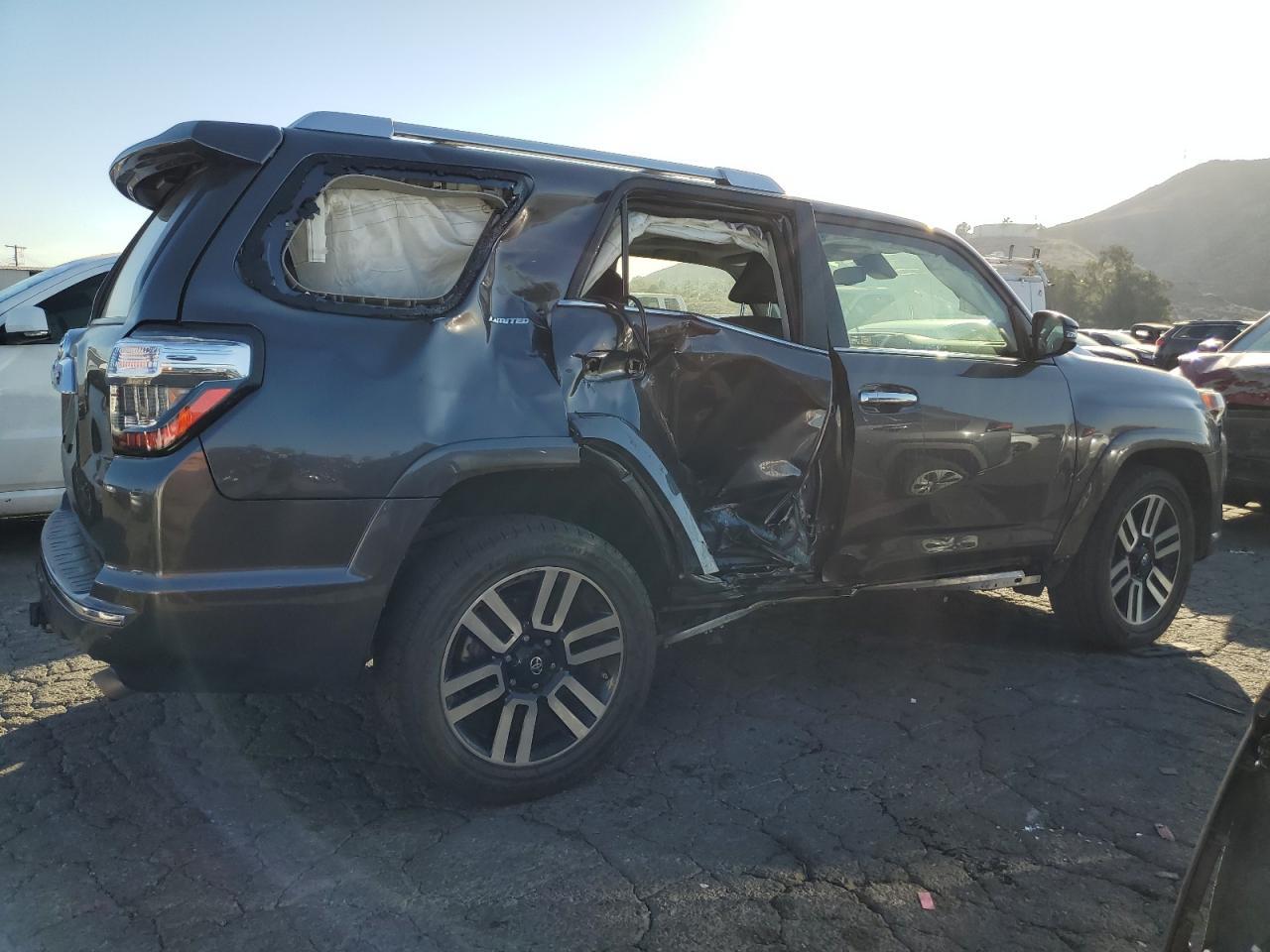 2020 TOYOTA 4RUNNER SR - Фото 3