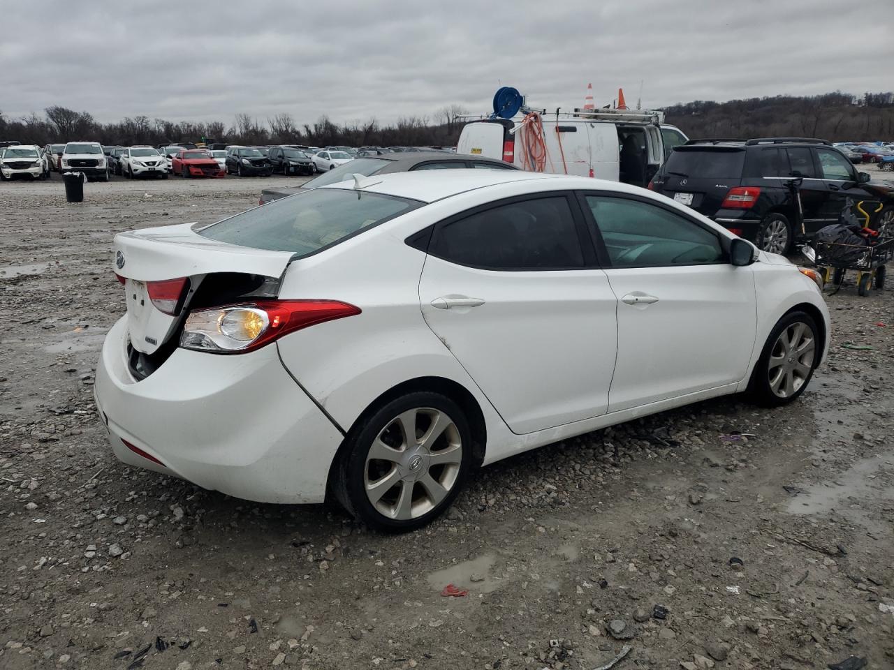2013 HYUNDAI ELANTRA GL - Image 3