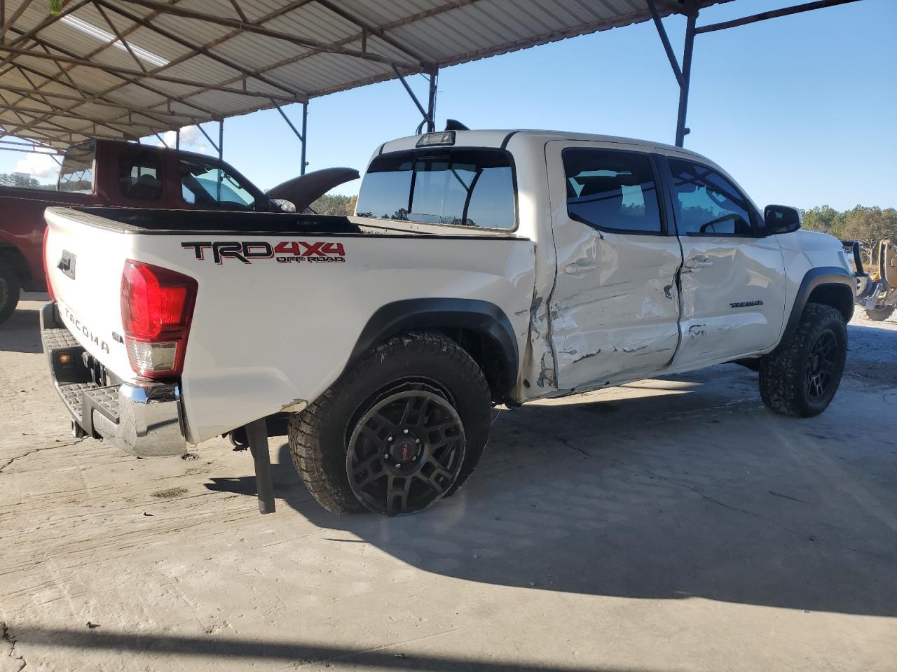 2017 TOYOTA TACOMA DOU - Фото 3
