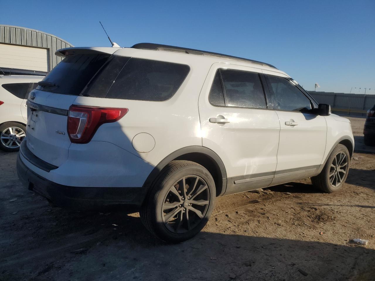 2018 FORD EXPLORER X - Фото 3