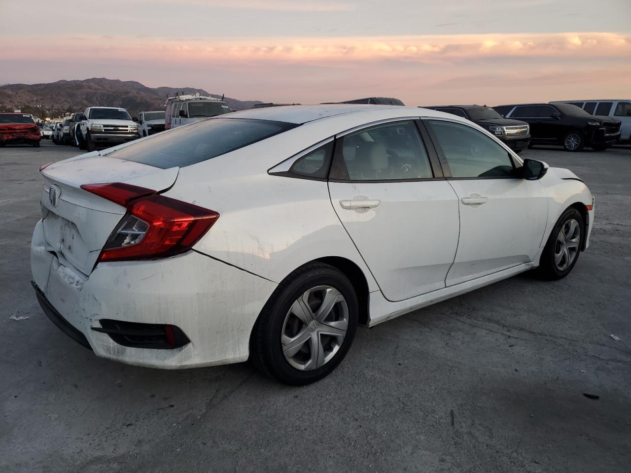 2017 HONDA CIVIC LX - Фото 3