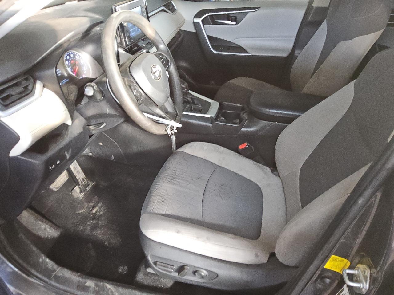 2020 TOYOTA RAV4 XLE - Image 7