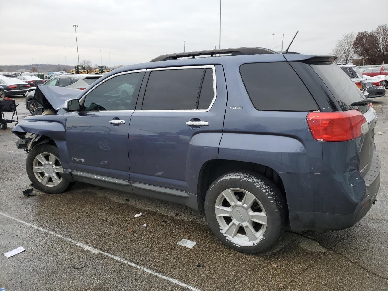 2013 GMC TERRAIN SL - Image 2
