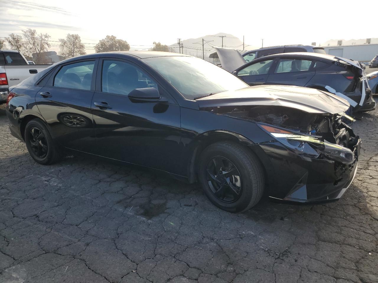 2023 HYUNDAI ELANTRA SE - Фото 4