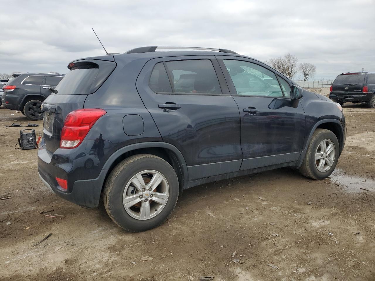 2021 CHEVROLET TRAX 1LT - Image 3