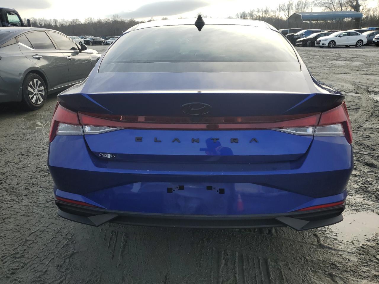 2022 HYUNDAI ELANTRA SE - Image 6