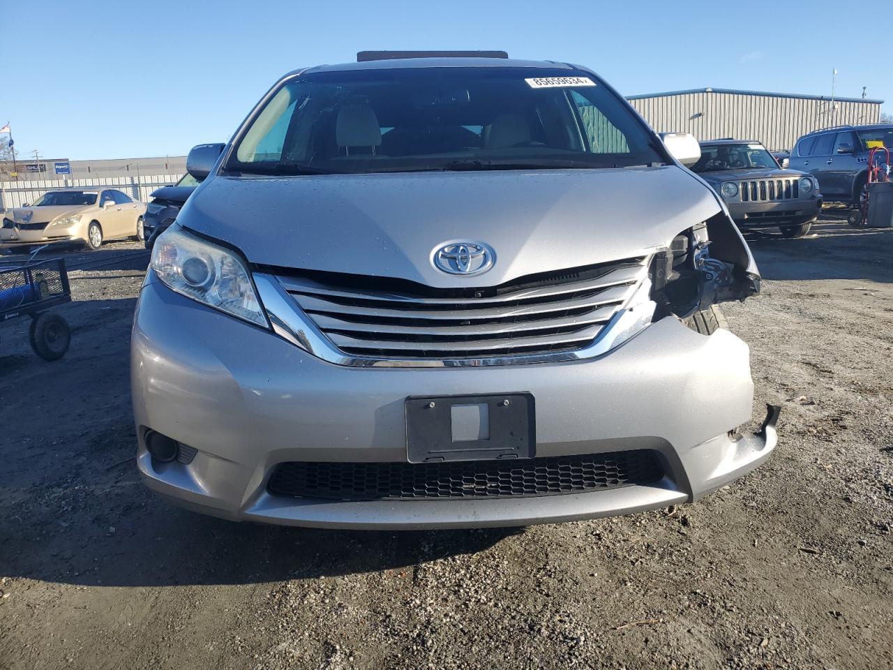 2015 TOYOTA SIENNA LE - Фото 5