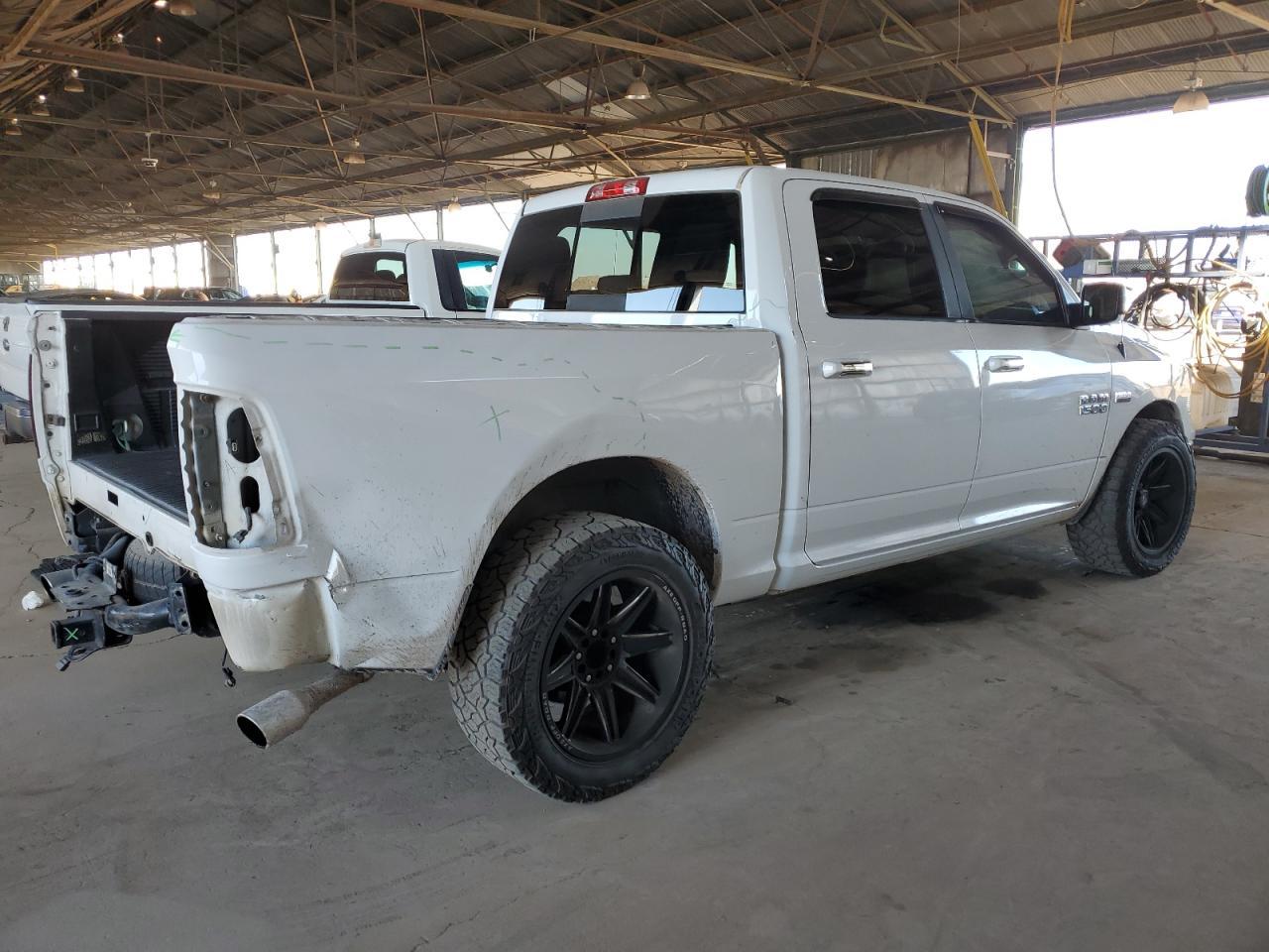 2017 RAM 1500 SLT - Фото 3