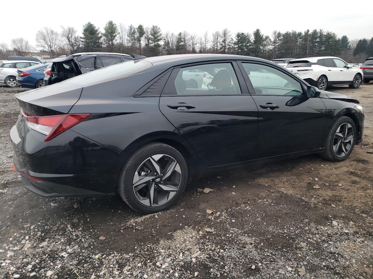 2023 HYUNDAI ELANTRA SE - Image 3